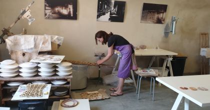 Studio in het keramiek museum in Mondovi, Italy